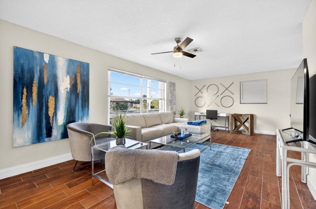 En Venta: $425,000 (4 camas, 30 baños, 1900 Pies cuadrados)