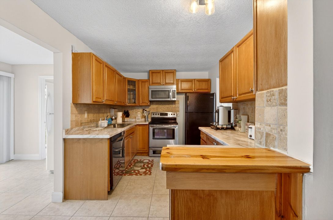 En Venta: $425,000 (4 camas, 30 baños, 1900 Pies cuadrados)