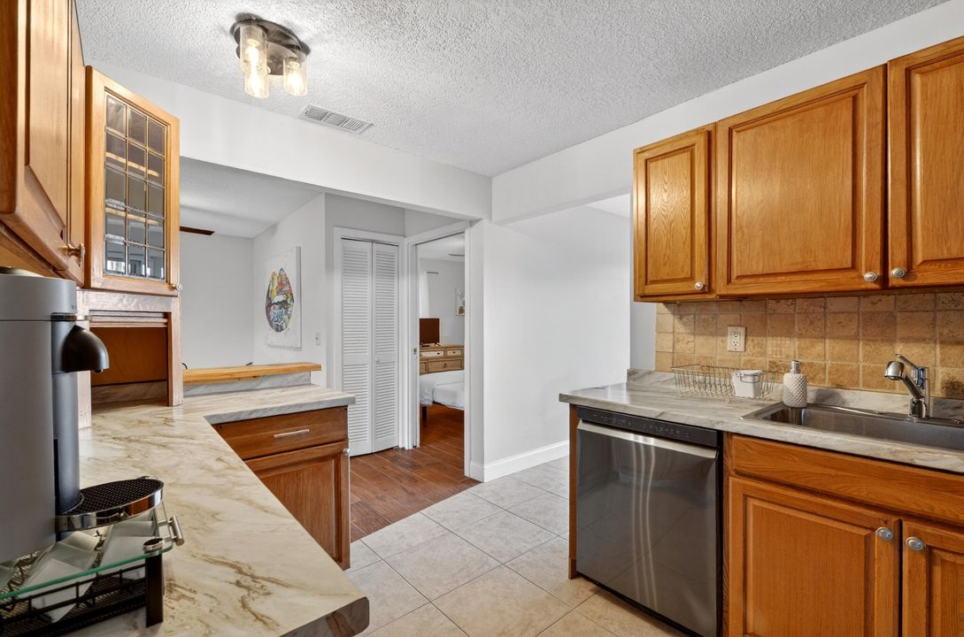 En Venta: $425,000 (4 camas, 30 baños, 1900 Pies cuadrados)