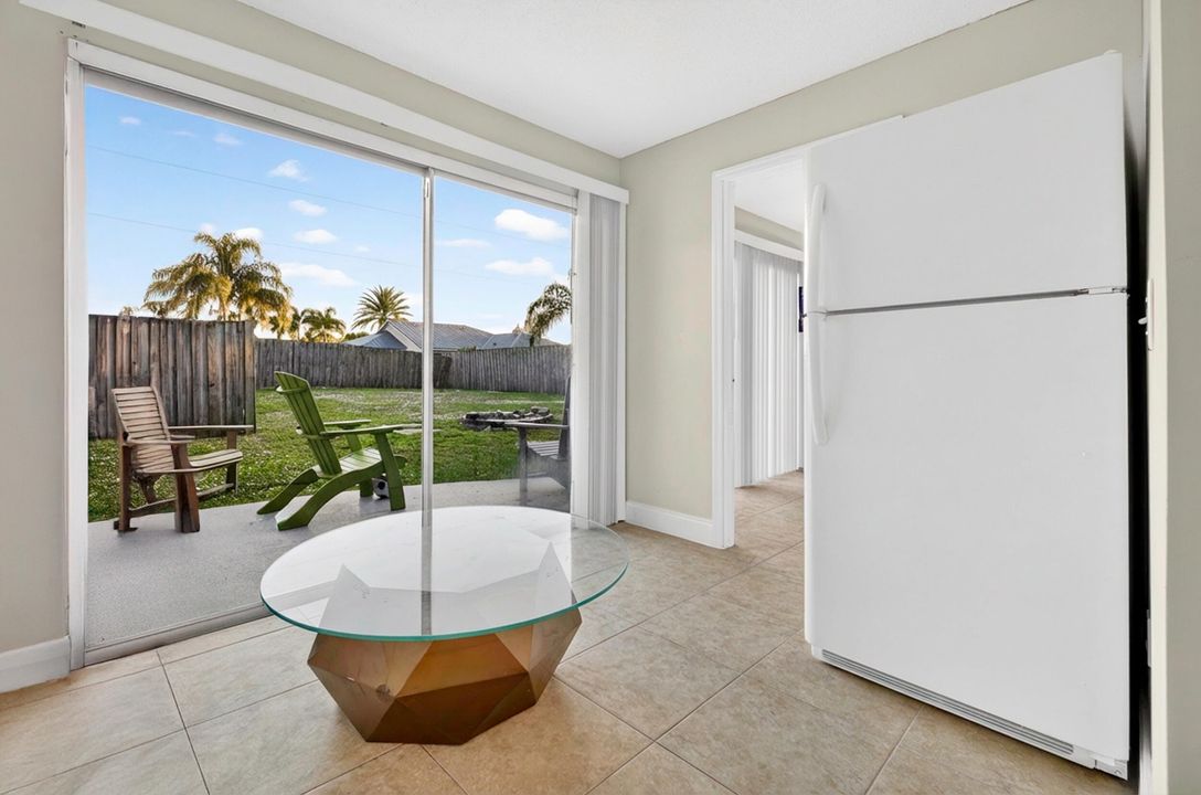 En Venta: $425,000 (4 camas, 30 baños, 1900 Pies cuadrados)