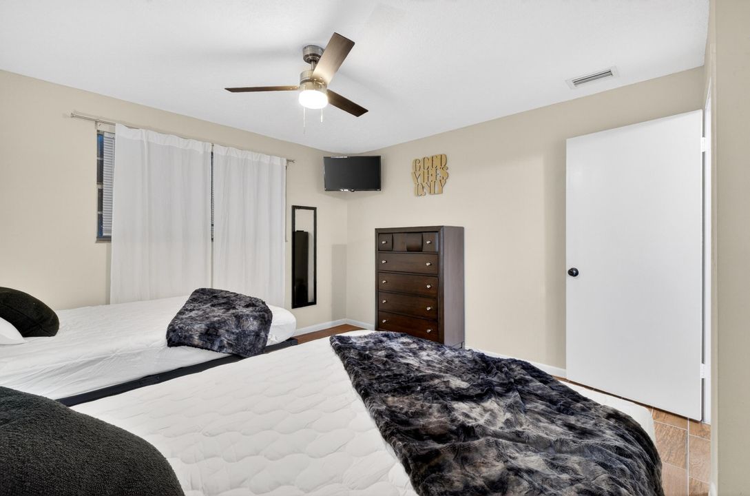 En Venta: $425,000 (4 camas, 30 baños, 1900 Pies cuadrados)