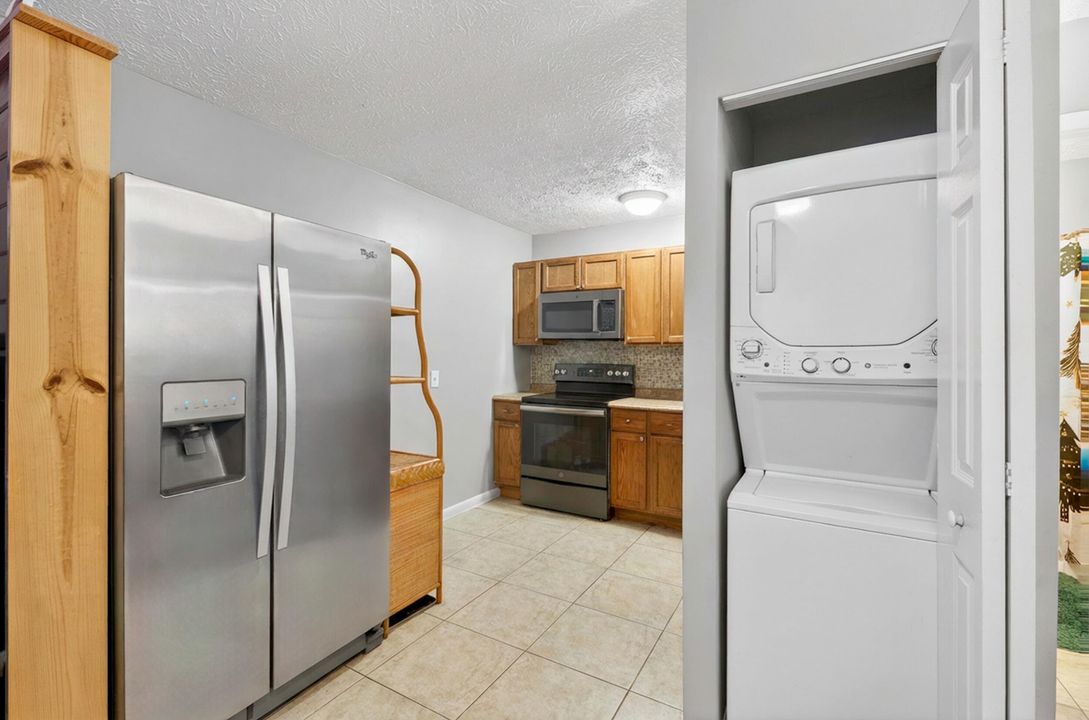 En Venta: $425,000 (4 camas, 30 baños, 1900 Pies cuadrados)