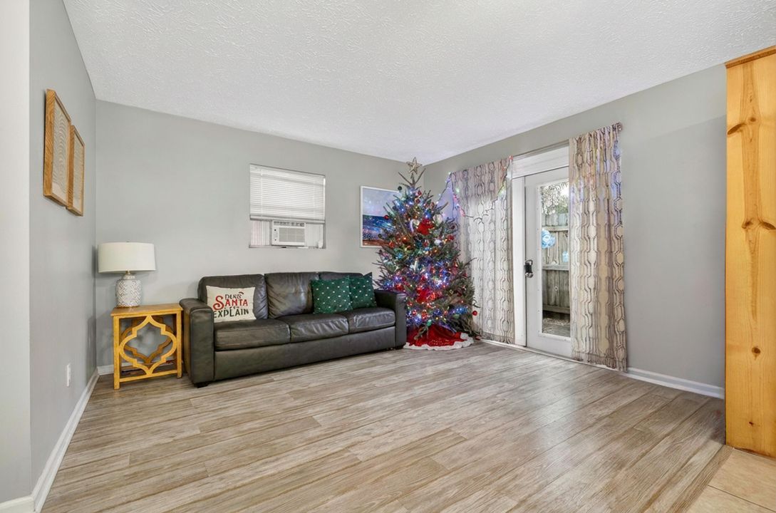 En Venta: $425,000 (4 camas, 30 baños, 1900 Pies cuadrados)