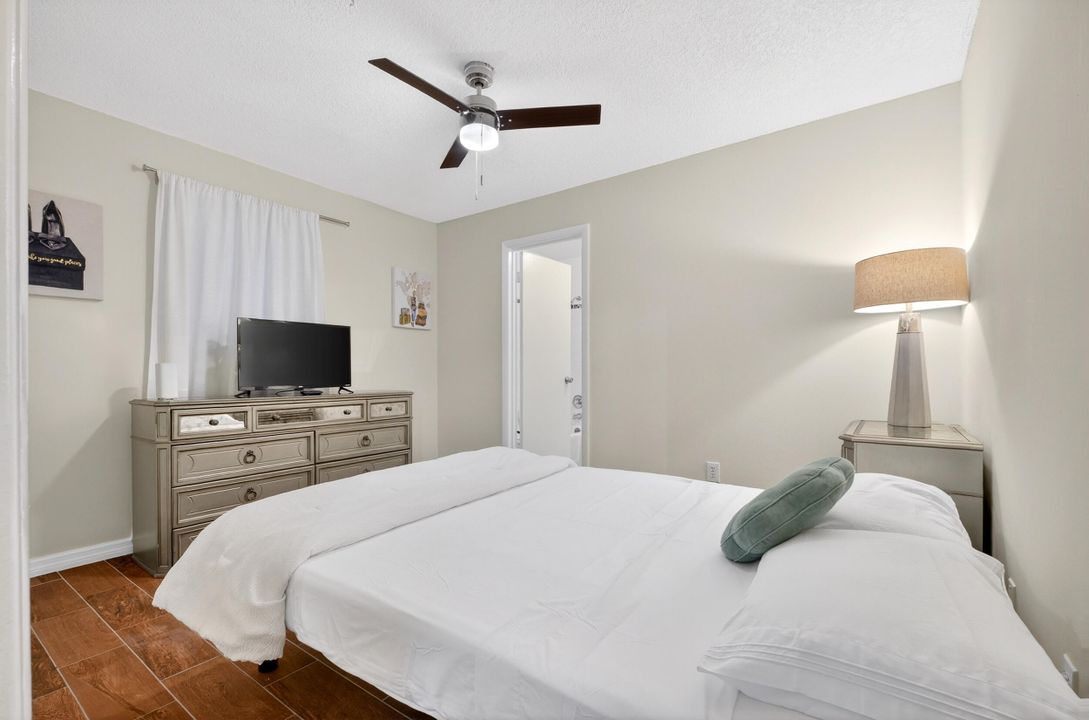 En Venta: $425,000 (4 camas, 30 baños, 1900 Pies cuadrados)