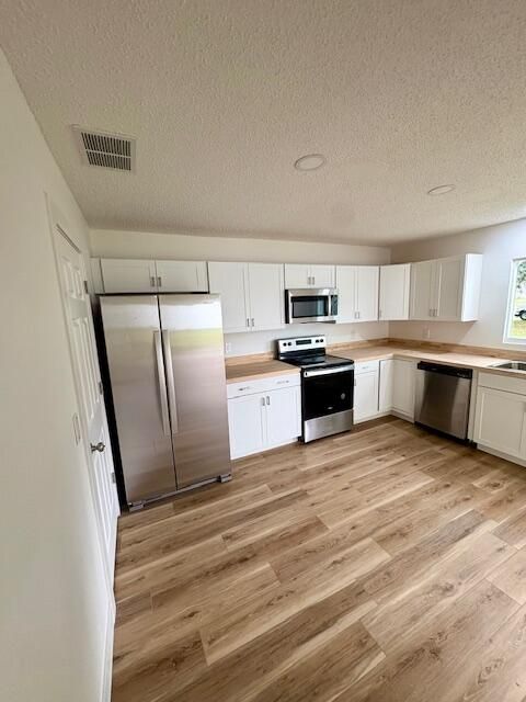 For Rent: $2,500 (2 beds, 2 baths, 1417 Square Feet)
