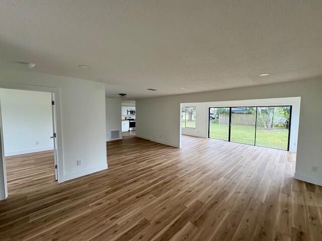 For Rent: $2,500 (2 beds, 2 baths, 1417 Square Feet)