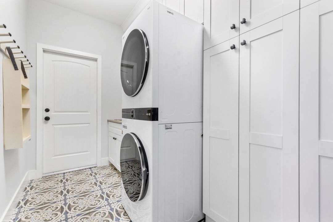 For Rent: $12,500 (4 beds, 3 baths, 3010 Square Feet)