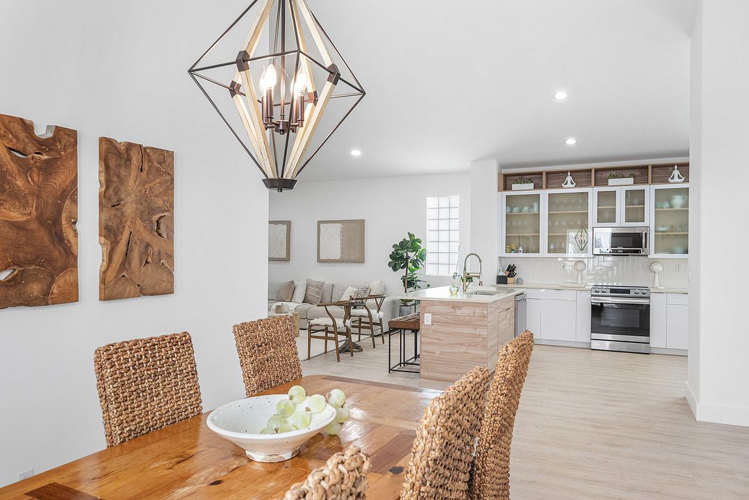 待售: $570,000 (2 贝兹, 2 浴室, 1936 平方英尺)