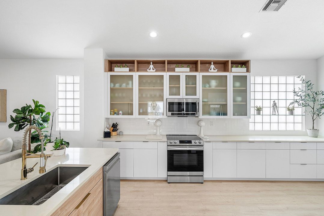 待售: $570,000 (2 贝兹, 2 浴室, 1936 平方英尺)