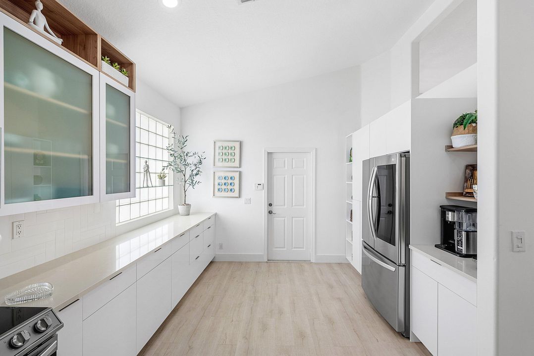 待售: $570,000 (2 贝兹, 2 浴室, 1936 平方英尺)