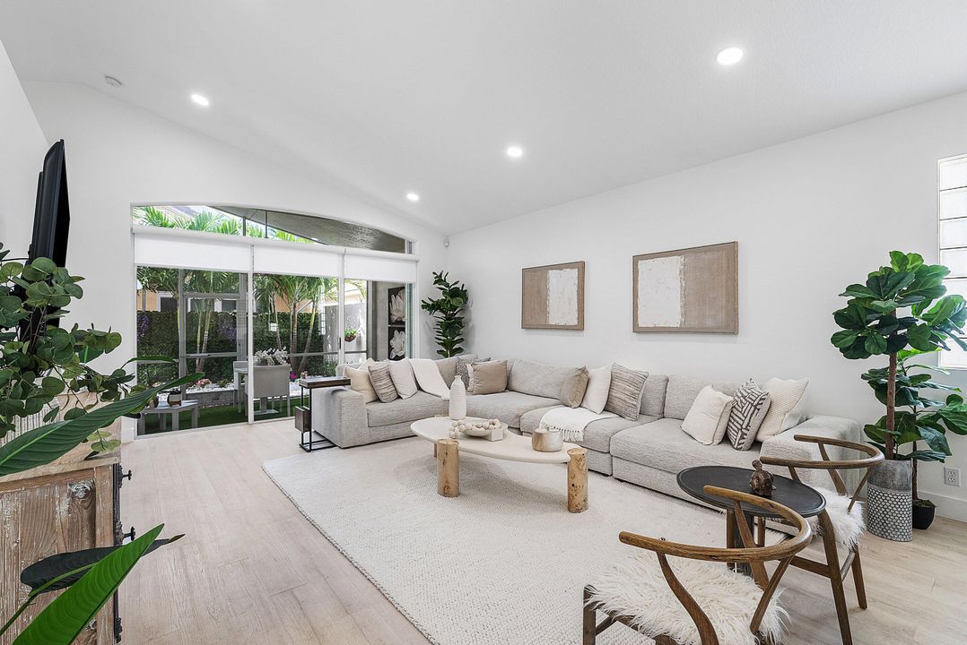 待售: $570,000 (2 贝兹, 2 浴室, 1936 平方英尺)