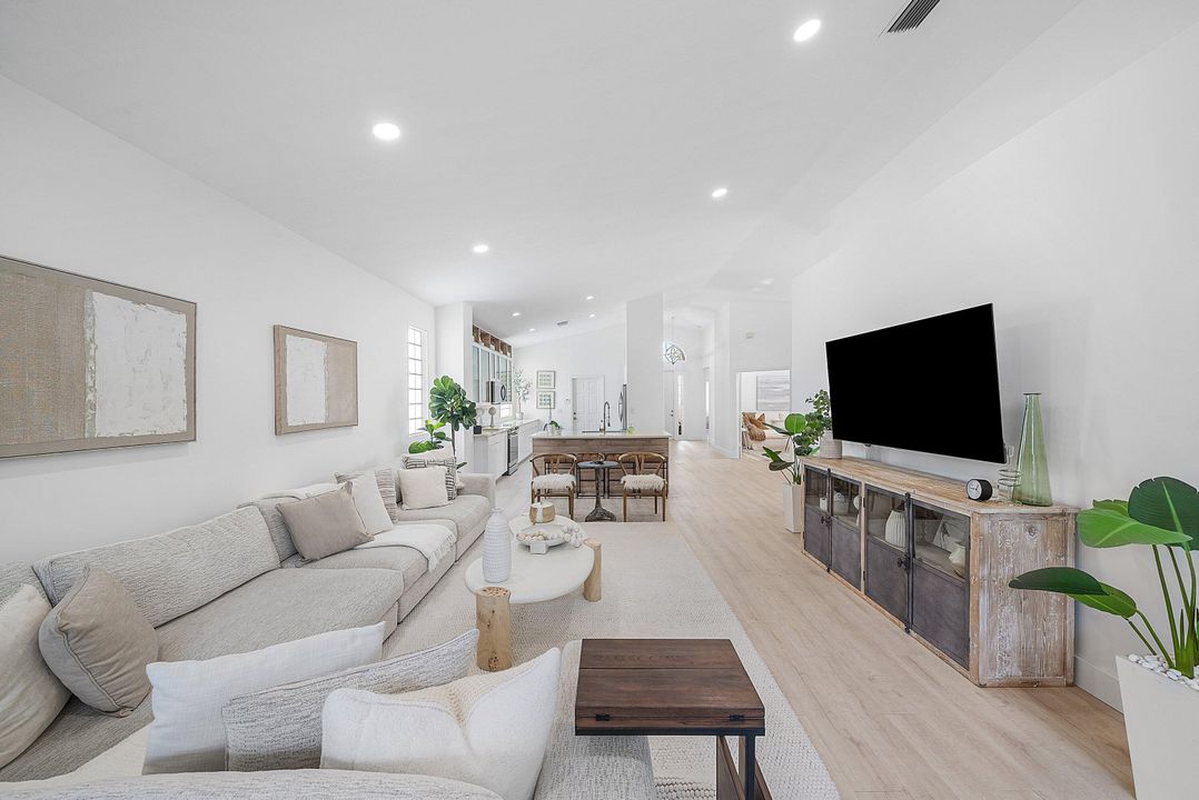 待售: $570,000 (2 贝兹, 2 浴室, 1936 平方英尺)