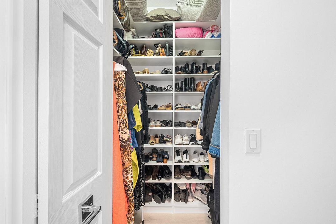 待售: $570,000 (2 贝兹, 2 浴室, 1936 平方英尺)