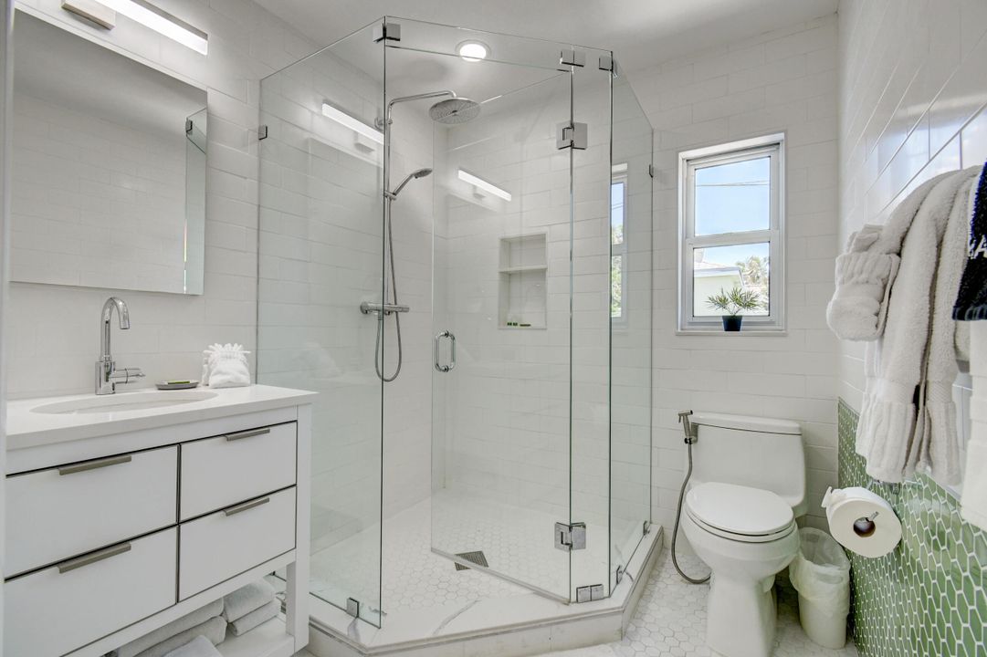 For Rent: $7,000 (3 beds, 2 baths, 1364 Square Feet)