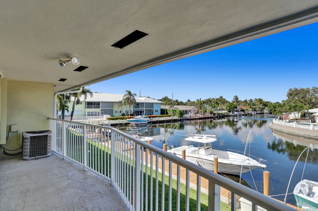 For Sale: $295,000 (2 beds, 1 baths, 739 Square Feet)