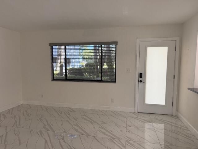 For Sale: $249,750 (2 beds, 2 baths, 1100 Square Feet)