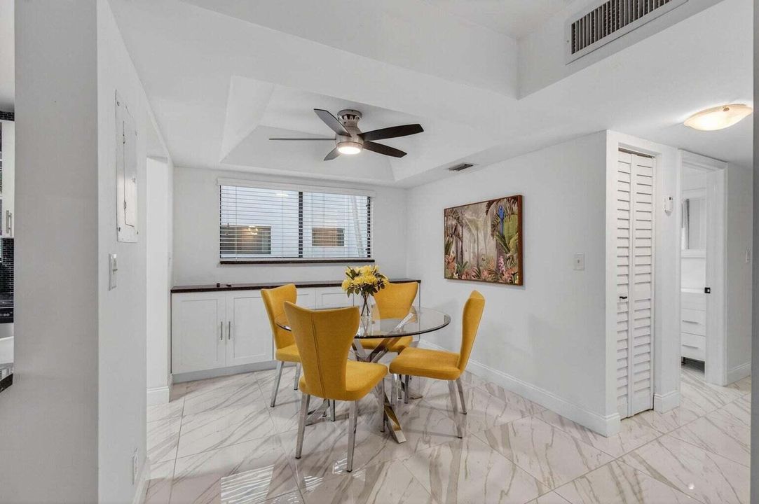 For Sale: $249,750 (2 beds, 2 baths, 1100 Square Feet)