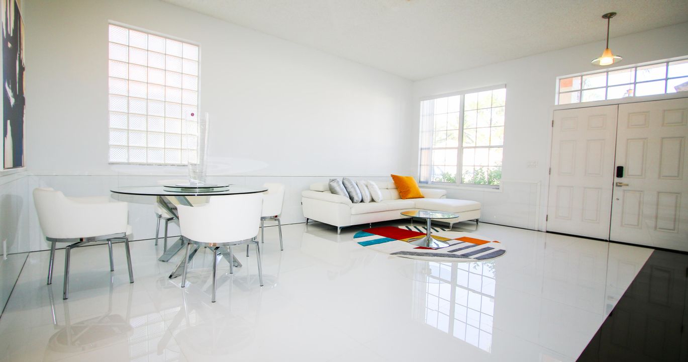 For Rent: $5,000 (3 beds, 2 baths, 1408 Square Feet)