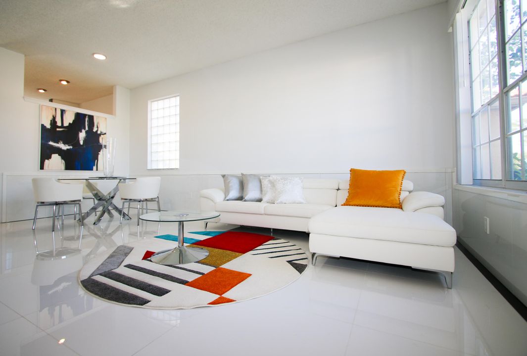 For Rent: $5,000 (3 beds, 2 baths, 1408 Square Feet)