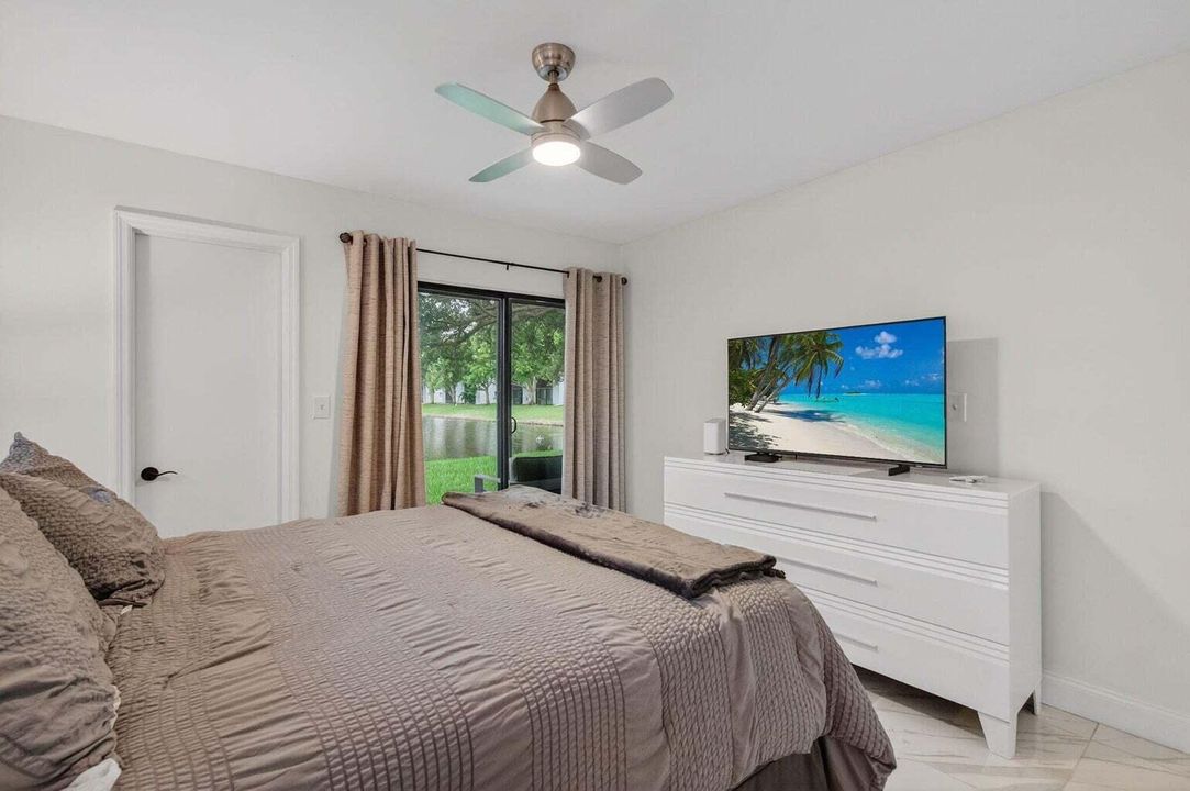 For Sale: $249,750 (2 beds, 2 baths, 1100 Square Feet)