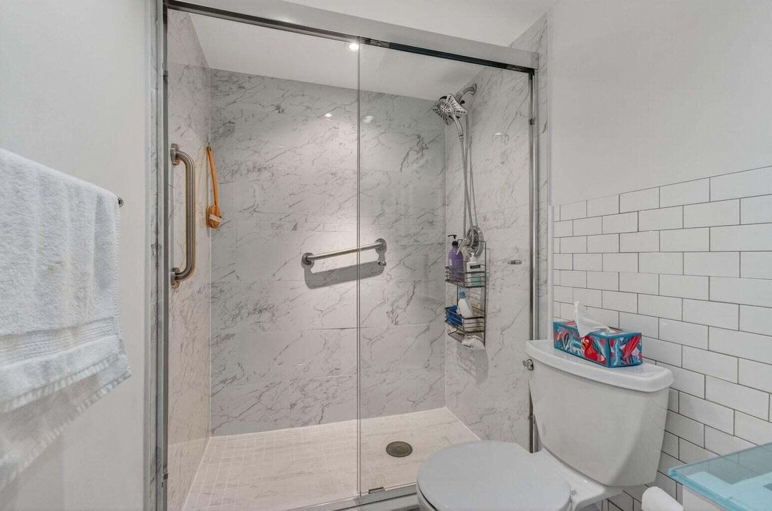 For Sale: $249,750 (2 beds, 2 baths, 1100 Square Feet)