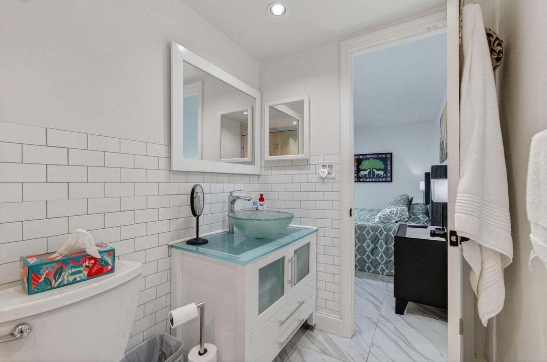 For Sale: $249,750 (2 beds, 2 baths, 1100 Square Feet)