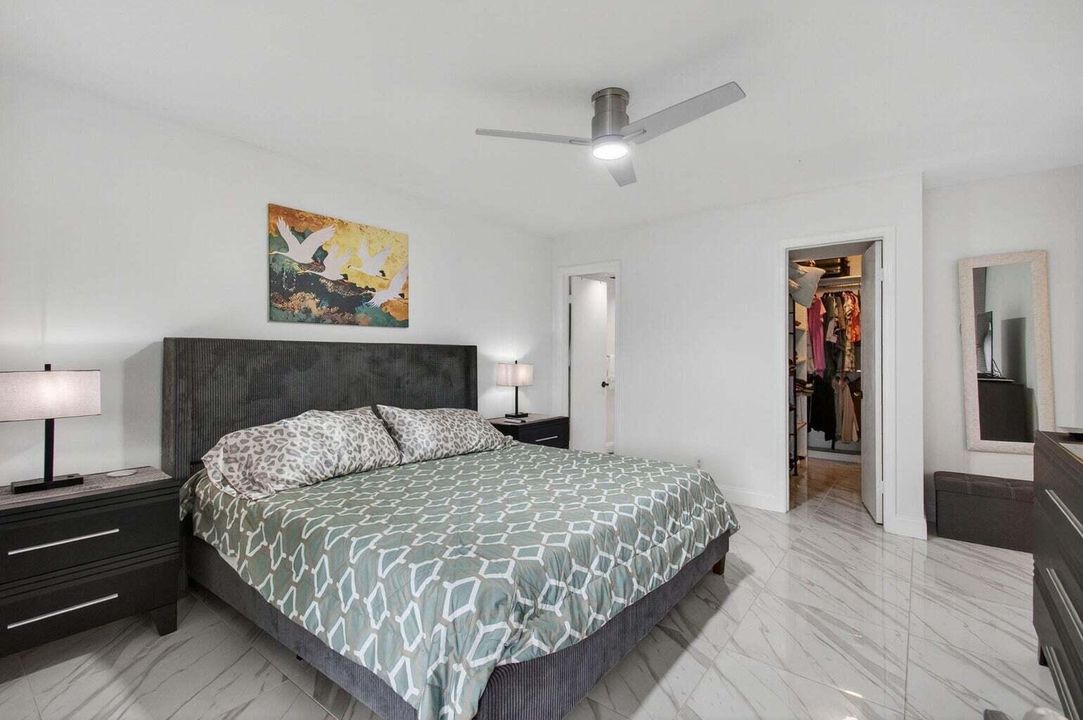 For Sale: $249,750 (2 beds, 2 baths, 1100 Square Feet)