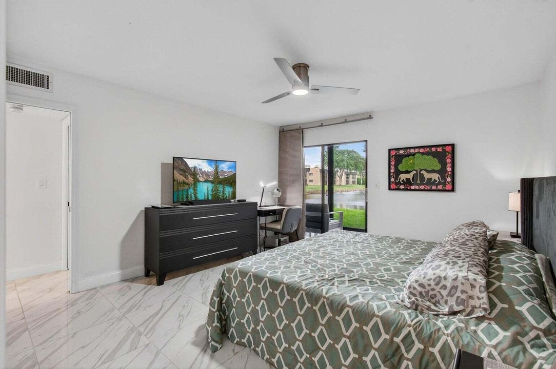 For Sale: $249,750 (2 beds, 2 baths, 1100 Square Feet)