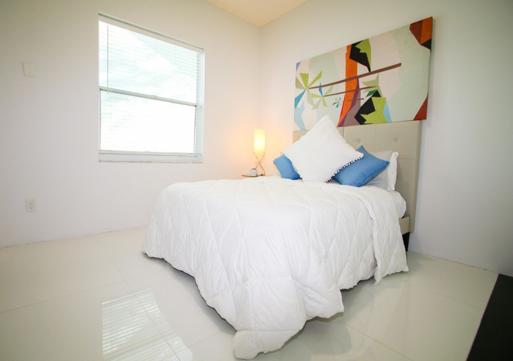 For Rent: $5,000 (3 beds, 2 baths, 1408 Square Feet)