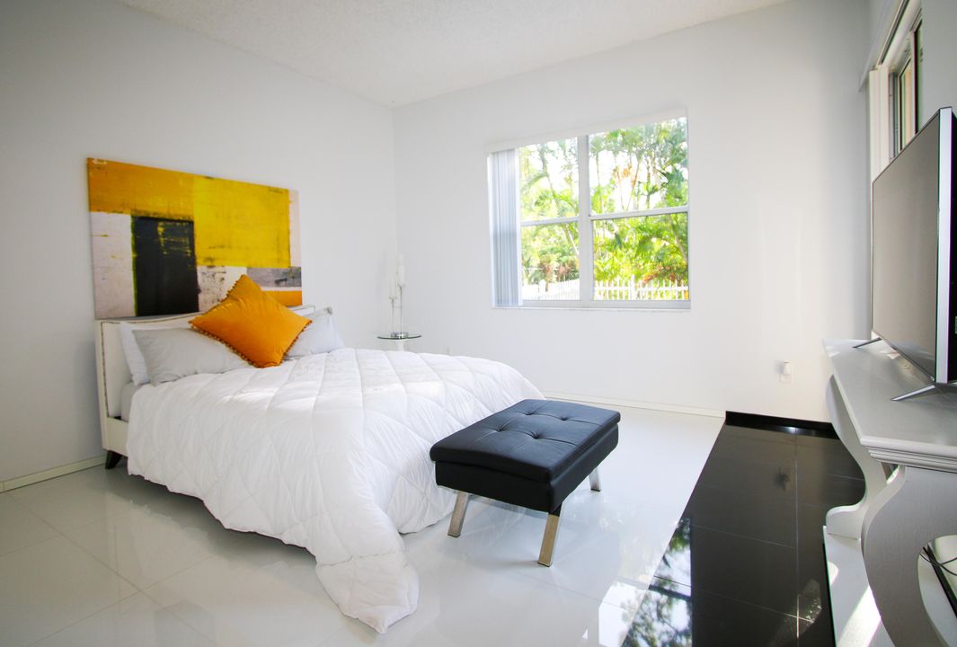 For Rent: $5,000 (3 beds, 2 baths, 1408 Square Feet)