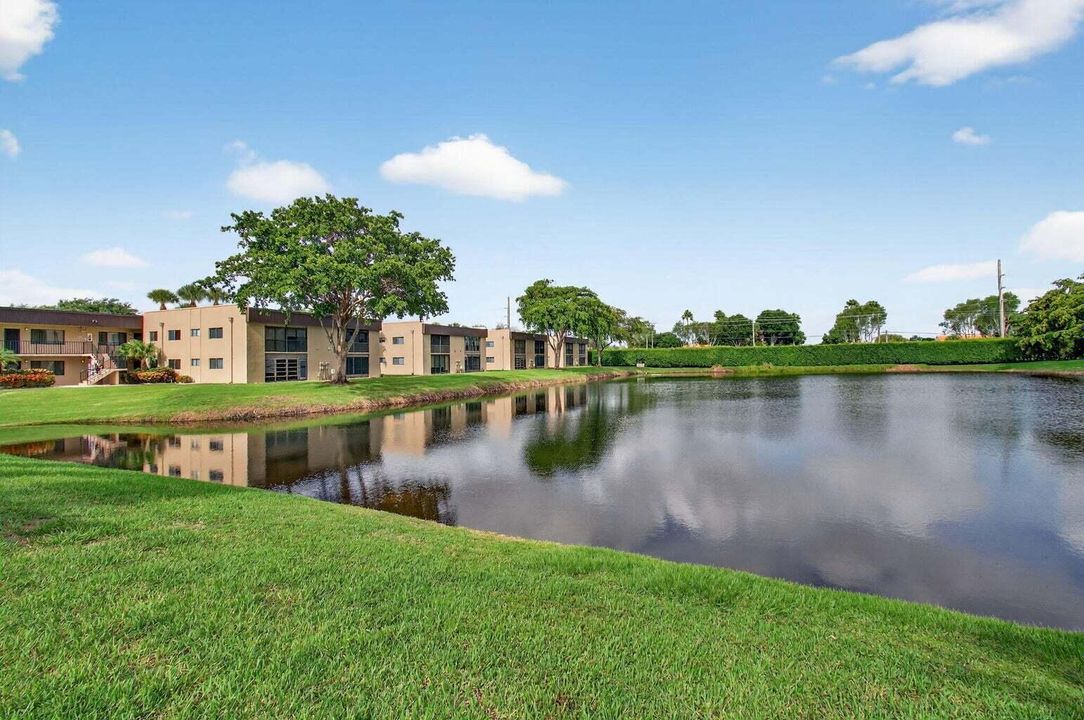 For Sale: $249,750 (2 beds, 2 baths, 1100 Square Feet)