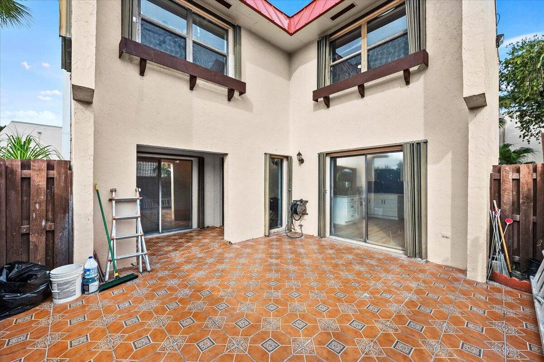 En Venta: $339,900 (3 camas, 2 baños, 1558 Pies cuadrados)