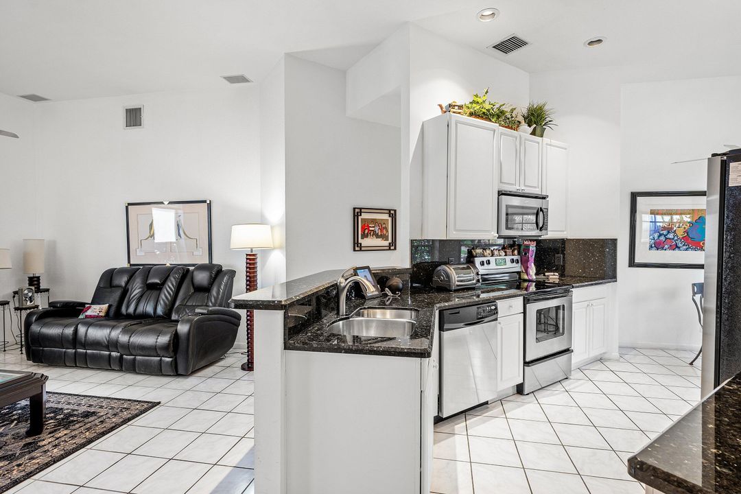 На продажу: $649,000 (3 спален, 2 ванн, 2072 Квадратных фут)