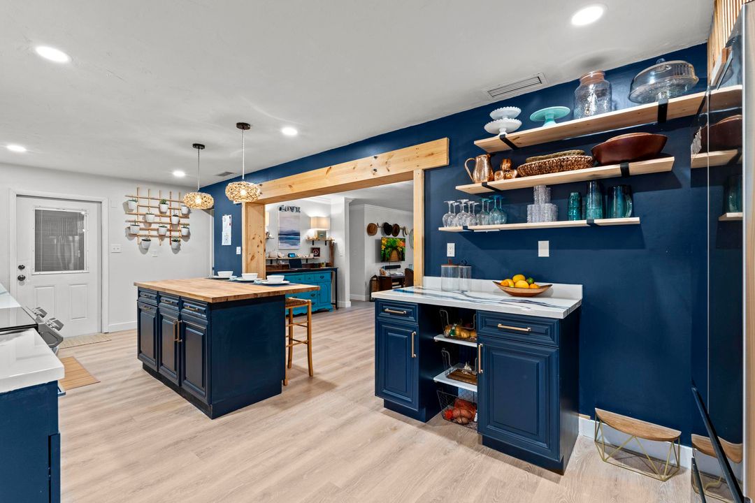 En Venta: $785,000 (3 camas, 3 baños, 1648 Pies cuadrados)