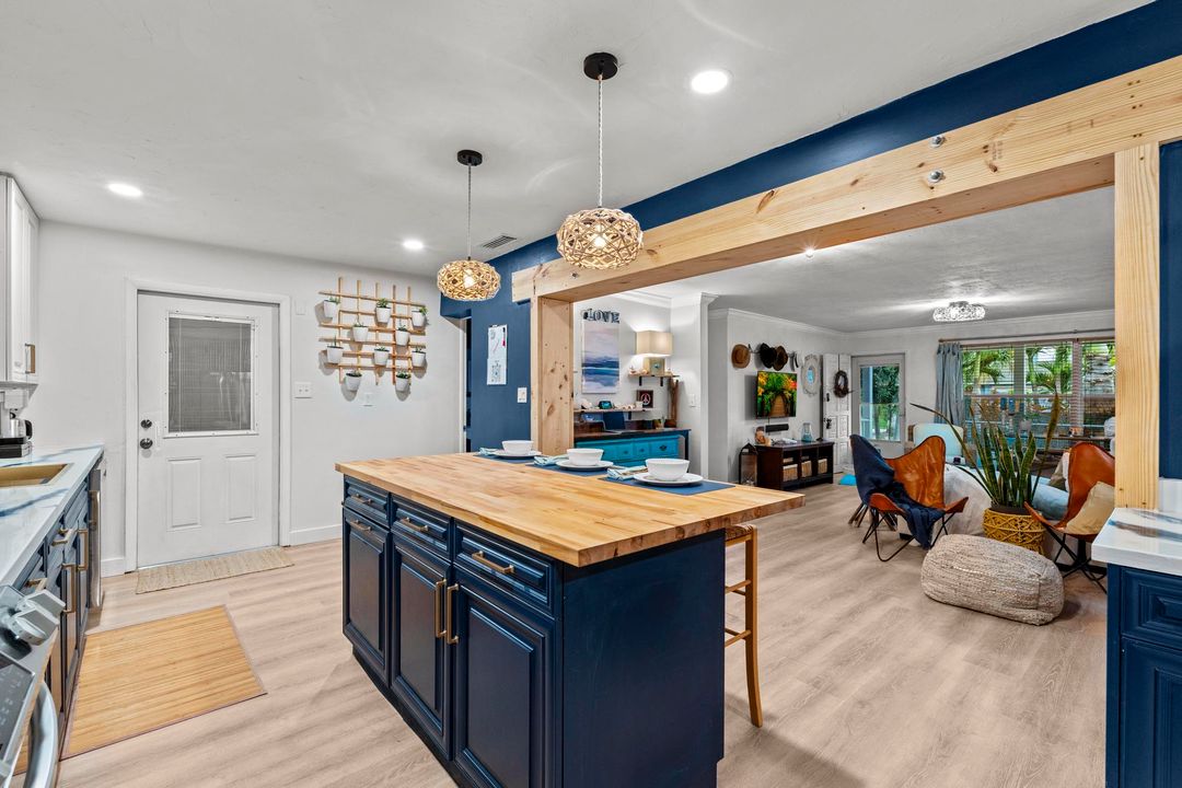 En Venta: $785,000 (3 camas, 3 baños, 1648 Pies cuadrados)