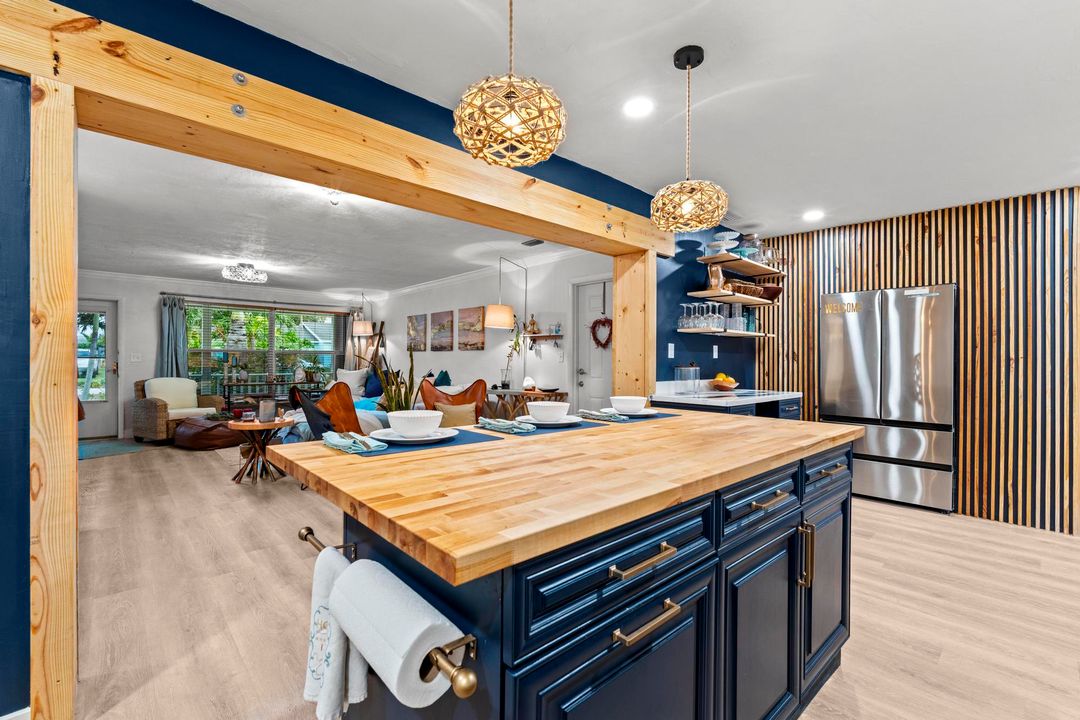 En Venta: $785,000 (3 camas, 3 baños, 1648 Pies cuadrados)