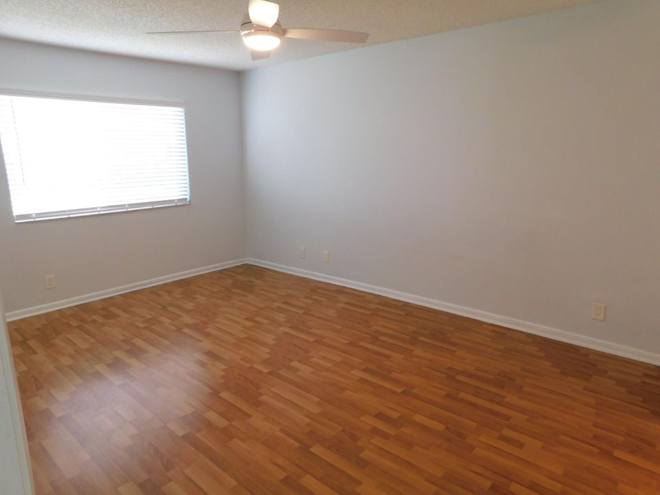 待售: $116,500 (2 贝兹, 2 浴室, 1400 平方英尺)