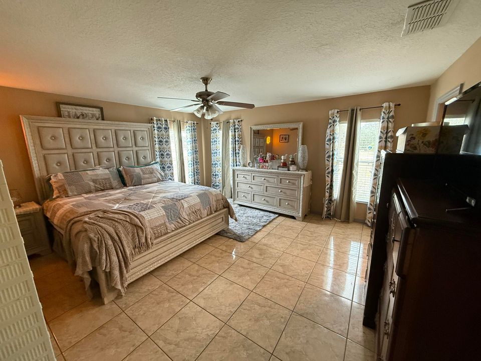 На продажу: $340,000 (4 спален, 2 ванн, 2235 Квадратных фут)