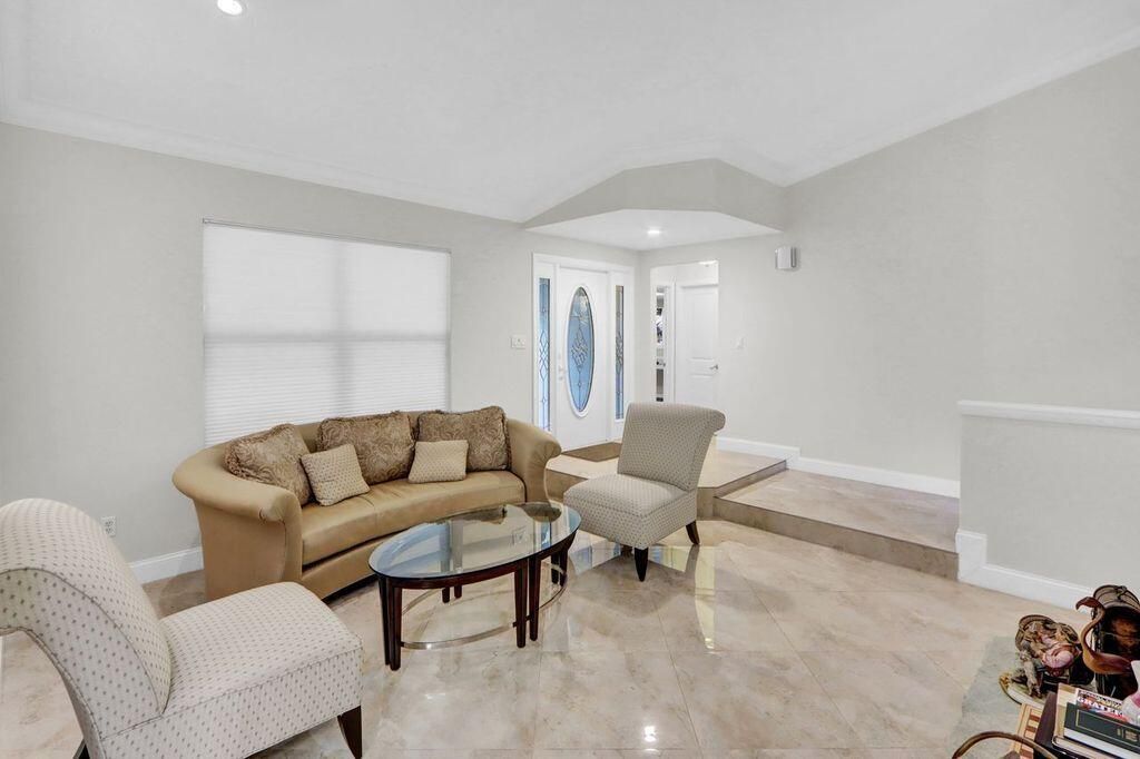 For Rent: $7,000 (4 beds, 2 baths, 2081 Square Feet)