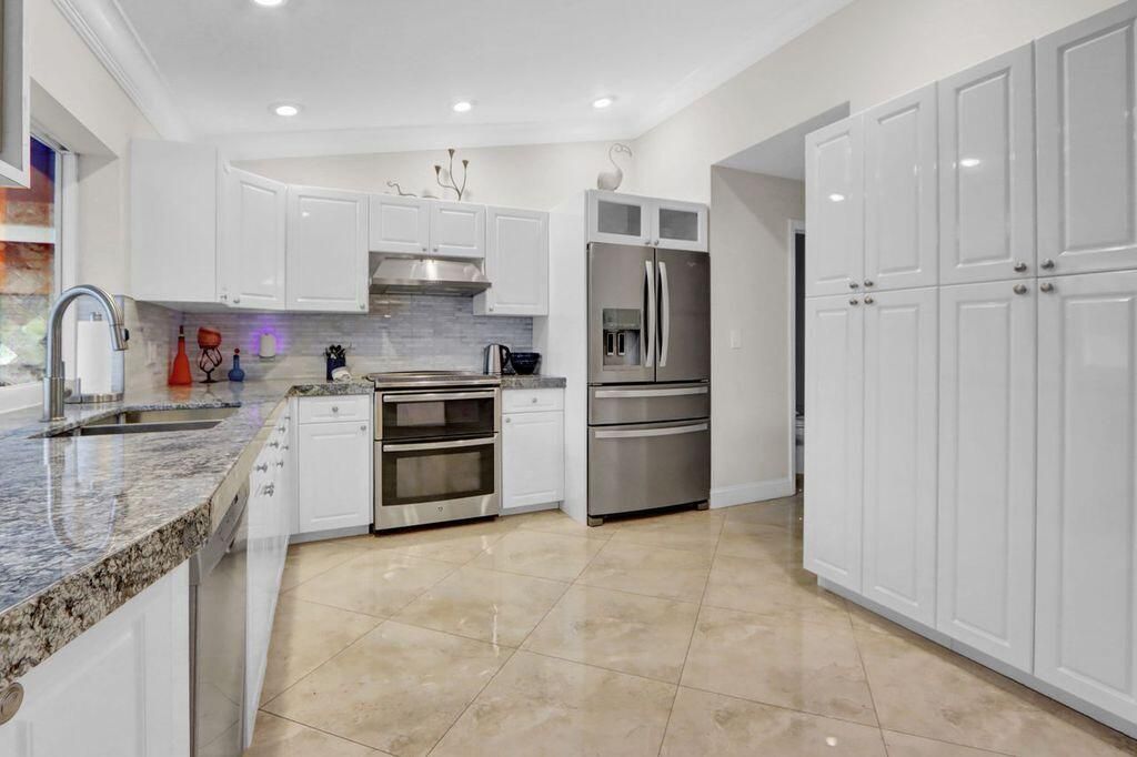 For Rent: $7,000 (4 beds, 2 baths, 2081 Square Feet)