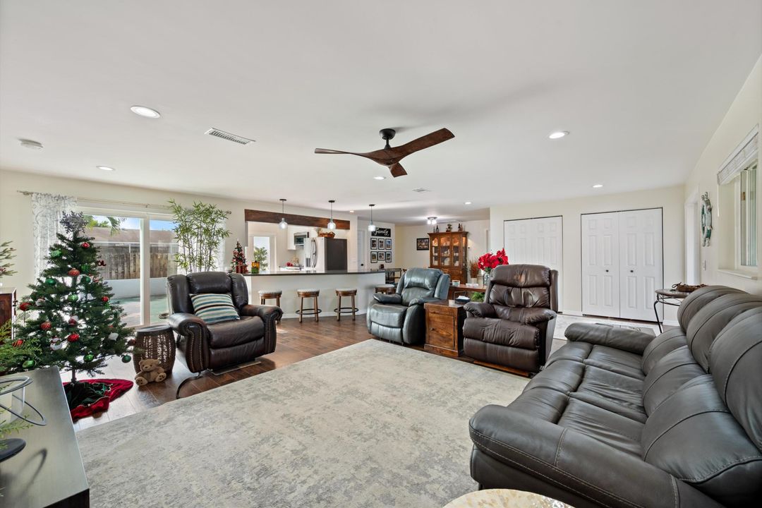 For Sale: $705,000 (4 beds, 2 baths, 1976 Square Feet)