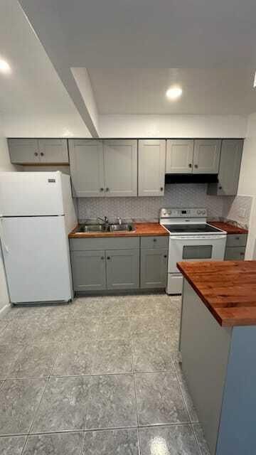 For Rent: $1,900 (2 beds, 1 baths, 935 Square Feet)