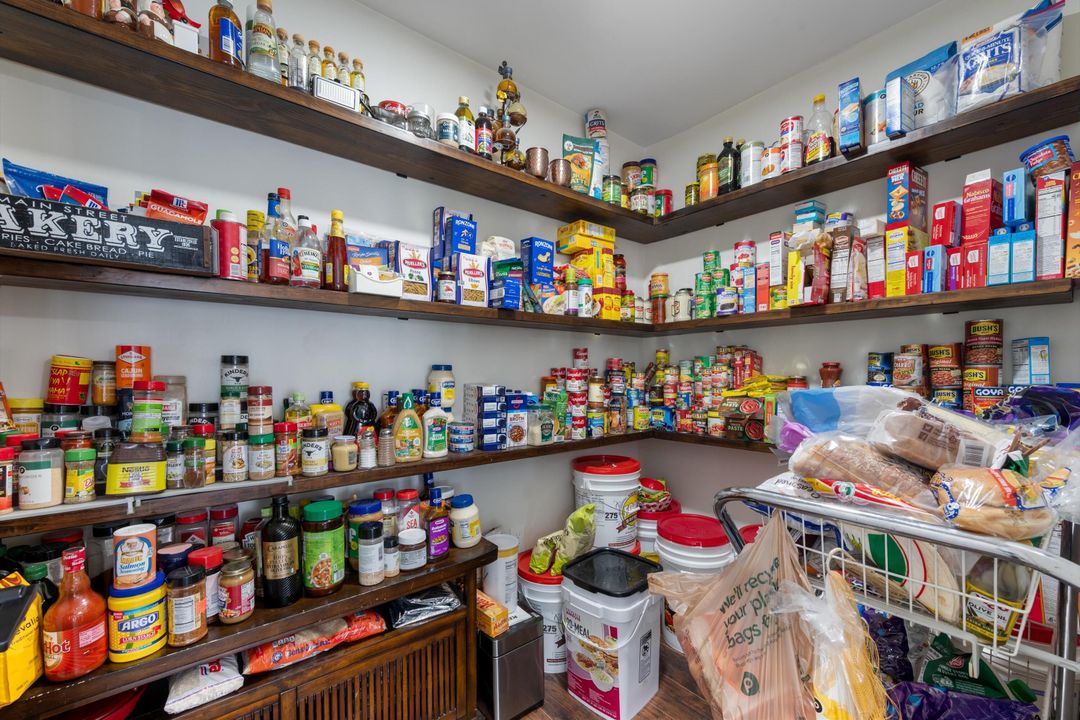 For Sale: $705,000 (4 beds, 2 baths, 1976 Square Feet)