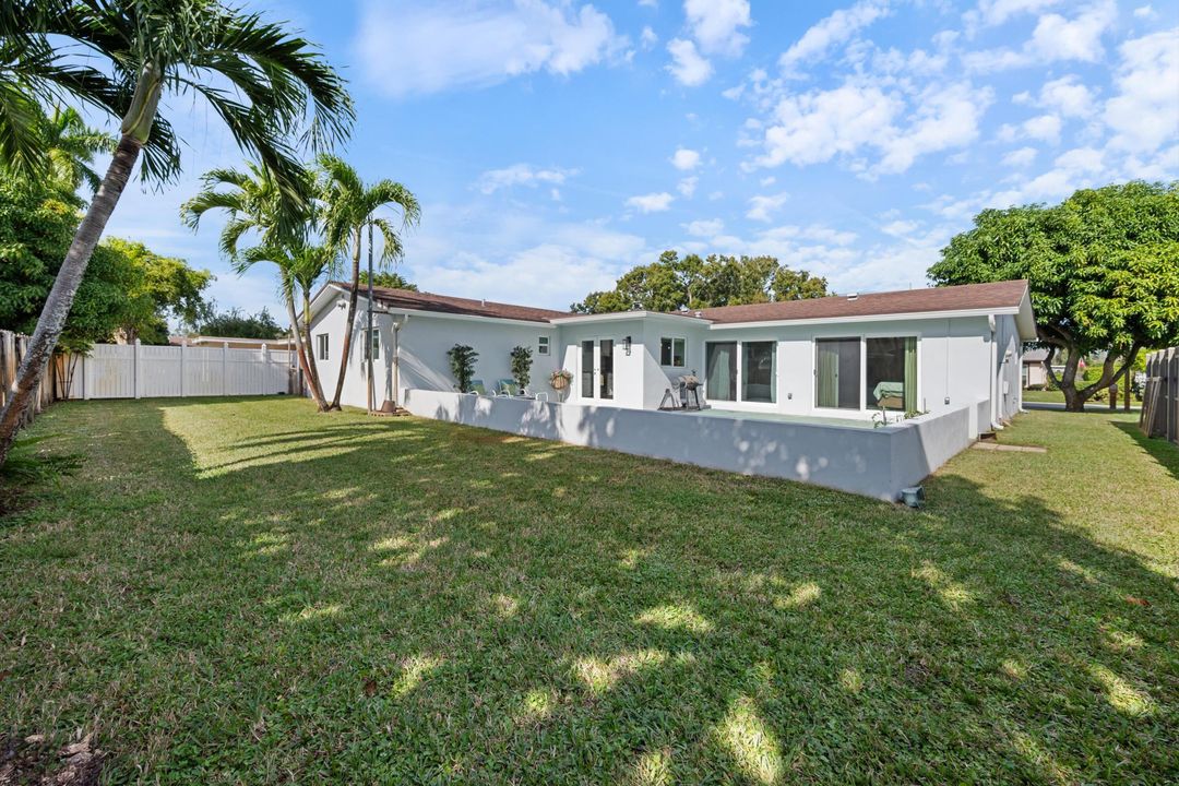 For Sale: $705,000 (4 beds, 2 baths, 1976 Square Feet)