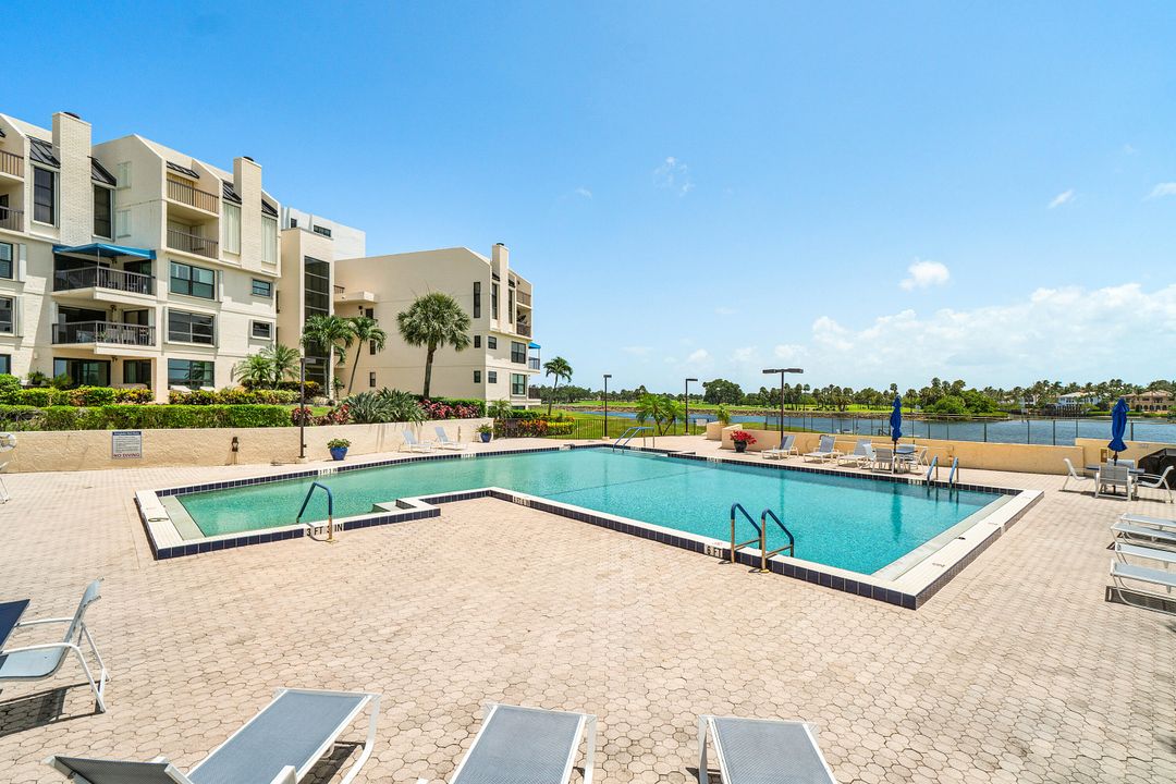 For Sale: $999,000 (3 beds, 2 baths, 1978 Square Feet)