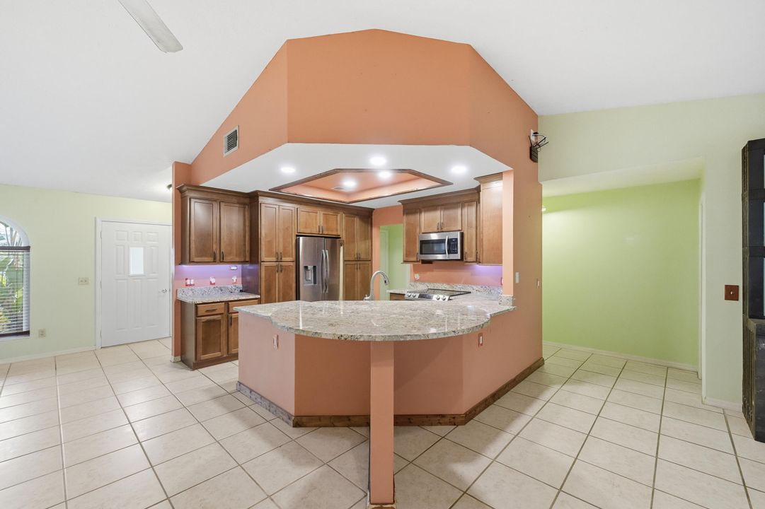 На продажу: $350,000 (2 спален, 2 ванн, 1770 Квадратных фут)