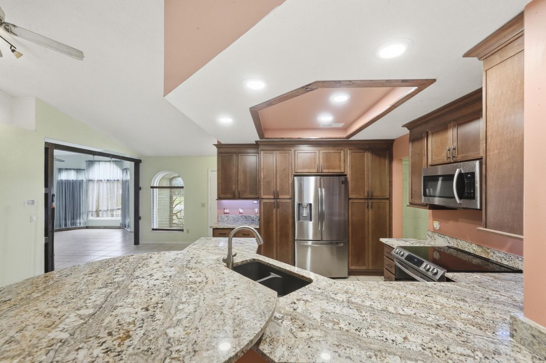 На продажу: $350,000 (2 спален, 2 ванн, 1770 Квадратных фут)