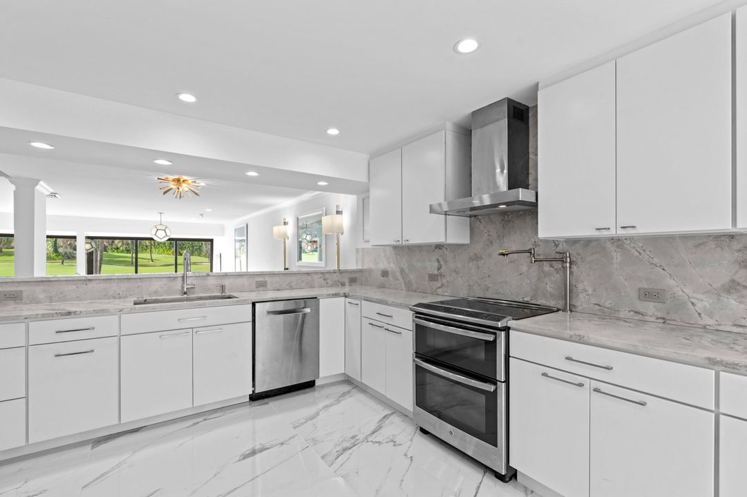 For Sale: $989,000 (3 beds, 3 baths, 2519 Square Feet)