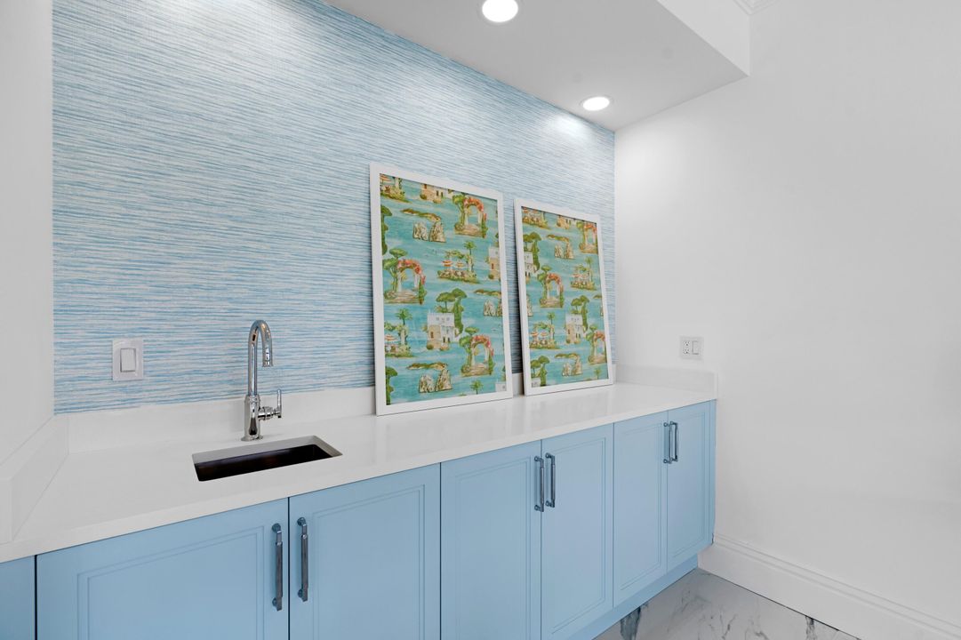 For Sale: $989,000 (3 beds, 3 baths, 2519 Square Feet)