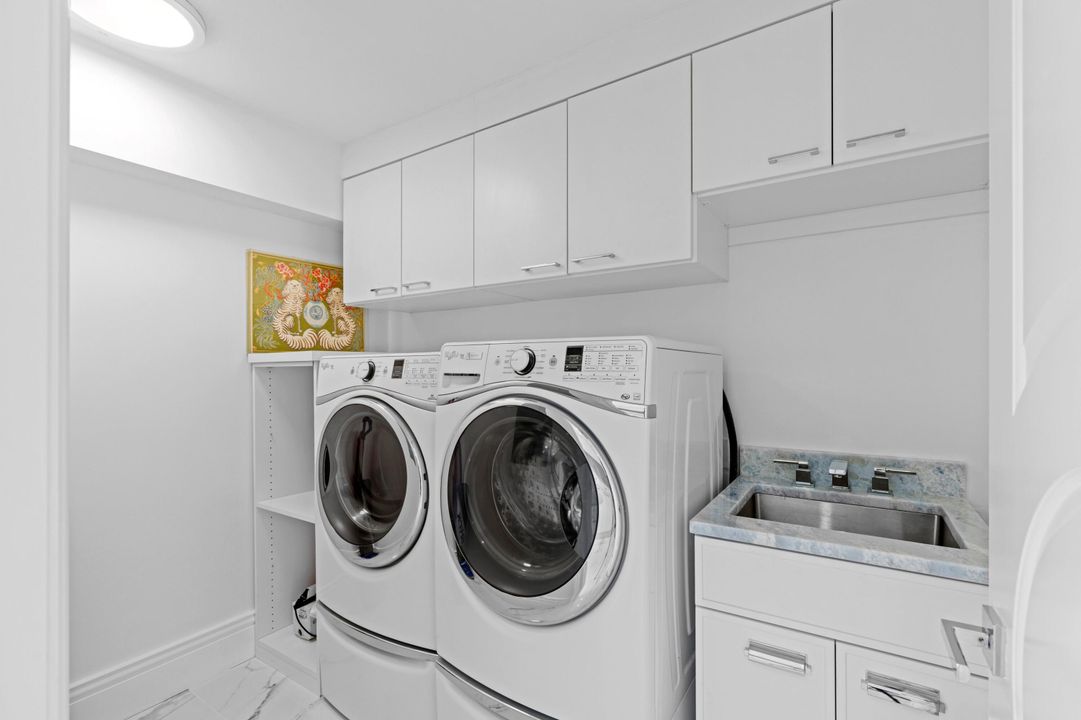 For Sale: $989,000 (3 beds, 3 baths, 2519 Square Feet)